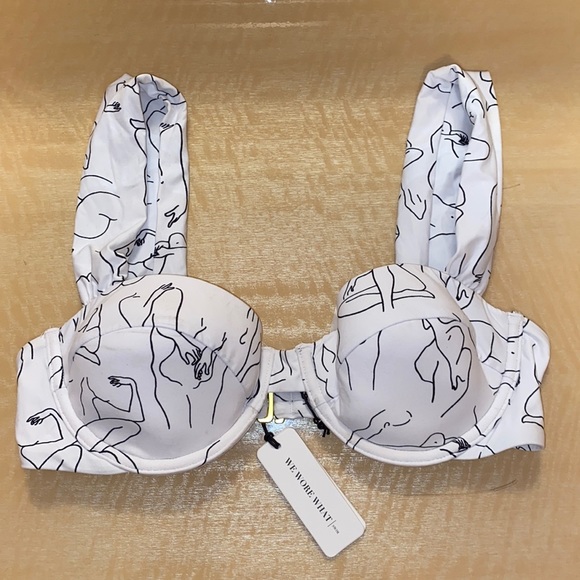WeWoreWhat Other - WeWoreWhat Molded Underwire Bikini Top Size S NWT